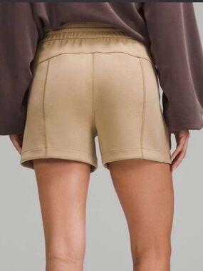 Lululemon Softstreme High-Rise Short 4"
Filbert Tan